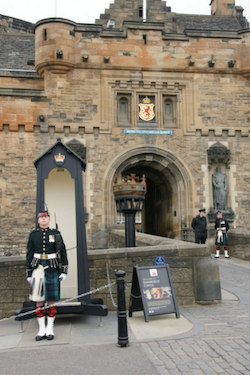 Kilted soldier guarding the main gate to Edinburgh Castle
